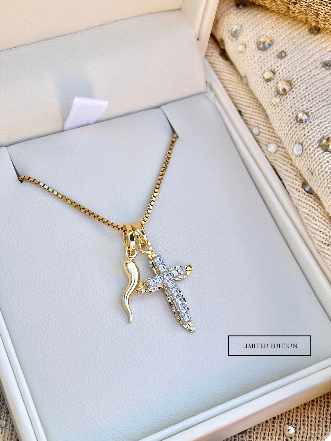 Pendentif Croix En Or Jaune Plaqué - Bijou Fantaisie Neuf Sans Emballage