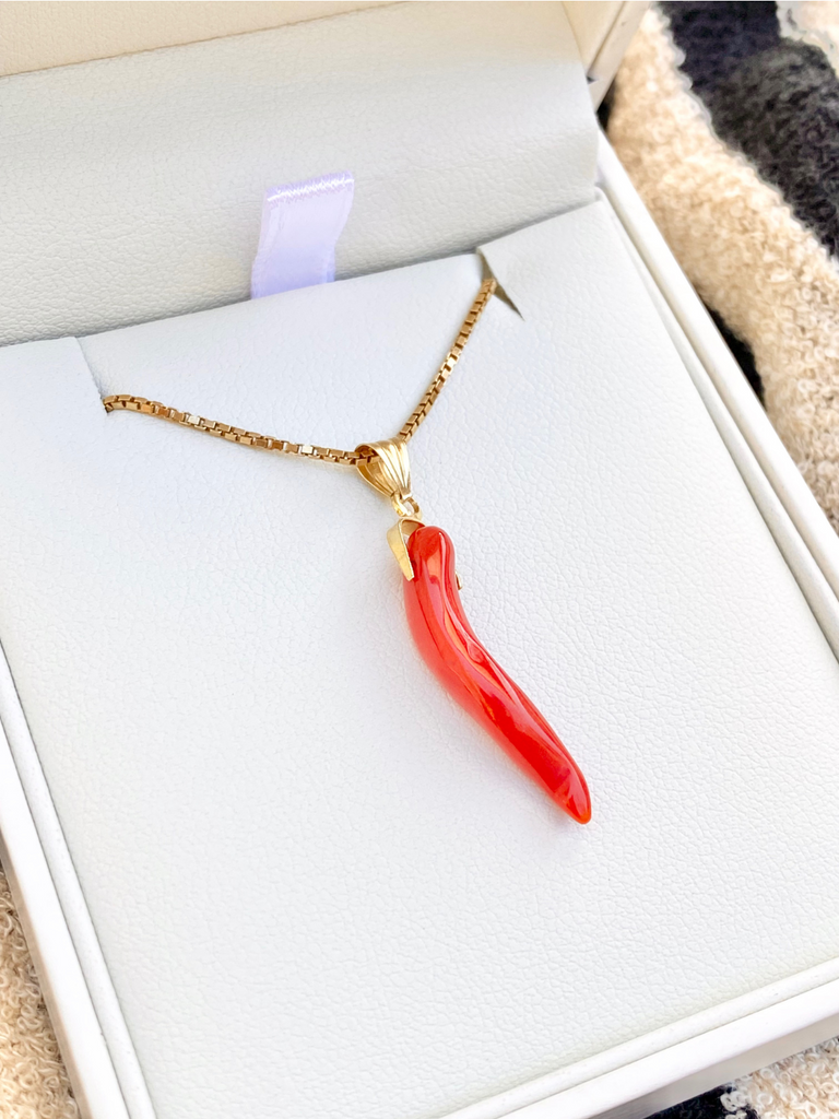 Amuleto Rosso 18K Gold and Coral Necklace